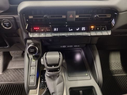 Used 2025 Toyota Land Cruiser image 29