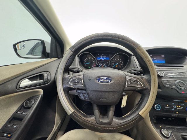 Used 2015 Ford Focus SE FWD image 21