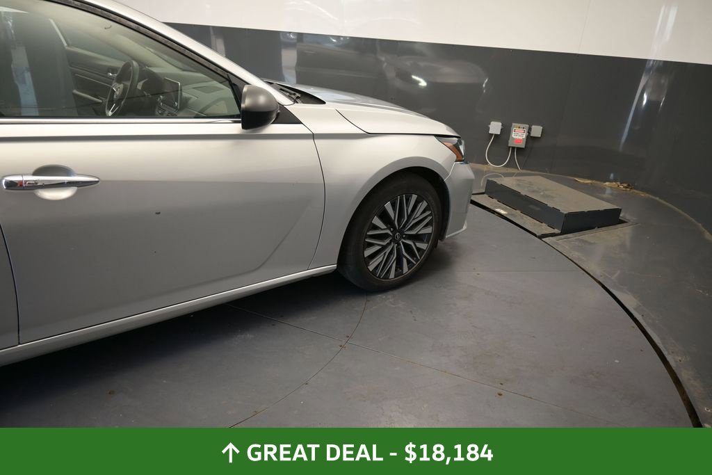 Used 2024 Nissan Altima 2.5 SV FWD image 23