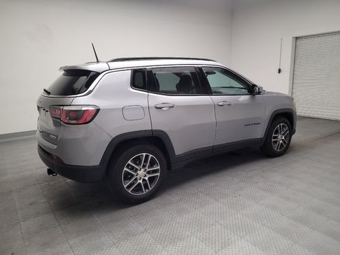 Used 2018 Jeep Compass Latitude FWD image 10