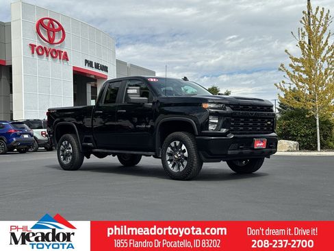 Used 2021 Chevrolet Silverado 2500 Custom w/ Custom Value Package AWD/4WD image 1