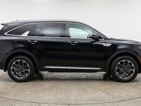 Used 2024 Kia Sorento S image 11
