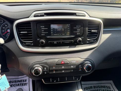 Used 2016 Kia Sorento AWD w/ LX Convenience Package image 22