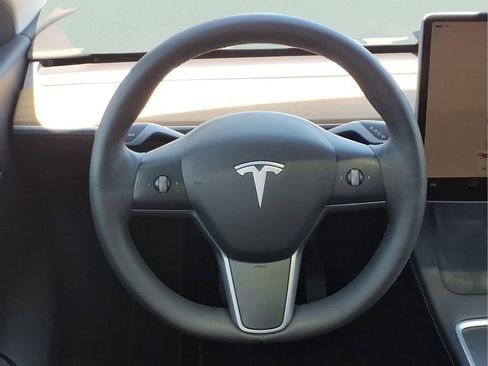 Used 2022 Tesla Model Y Long Range AWD/4WD image 23