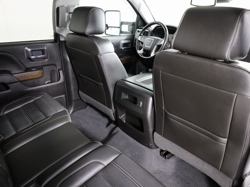 Used 2019 GMC Sierra 3500 Denali w/ Duramax Plus Package image 32