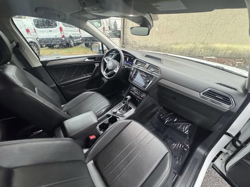 Used 2024 Volkswagen Tiguan SE AWD/4WD image 23