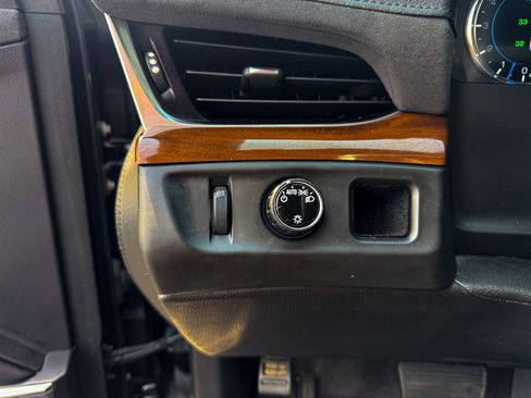 Used 2020 Cadillac Escalade Luxury w/ Escalade Sport Edition image 20