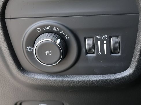 Used 2022 Jeep Grand Cherokee Limited RWD image 32