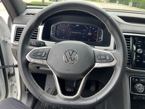 Certified 2023 Volkswagen Atlas Cross Sport SE w/ Panoramic Sunroof Package FWD image 16