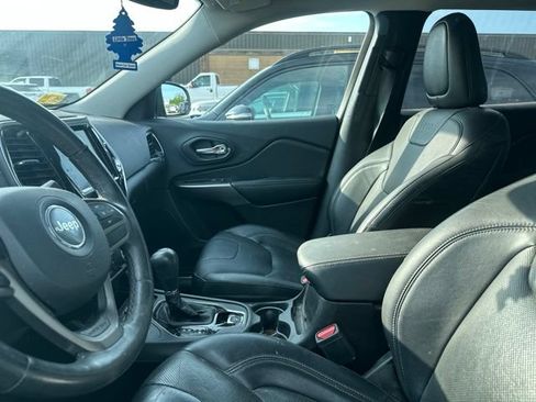 Used 2019 Jeep Cherokee Limited AWD/4WD image 7