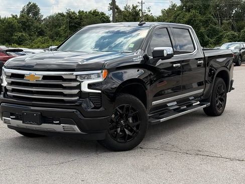 Used 2023 Chevrolet Silverado 1500 High Country w/ High Country Premium Package AWD/4WD image 3