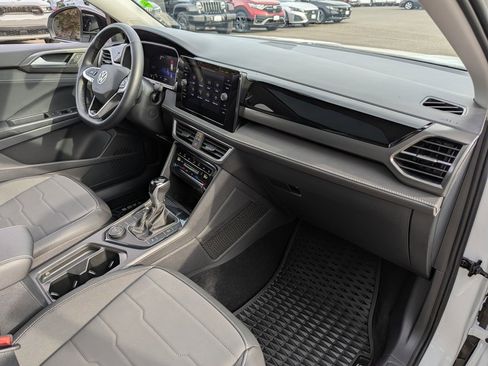 Used 2025 Volkswagen Taos SE image 35