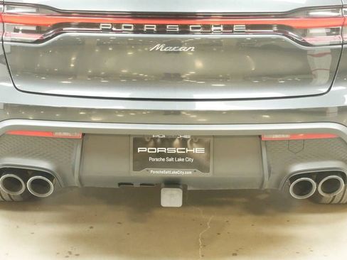 Used 2025 Porsche Macan AWD/4WD image 38