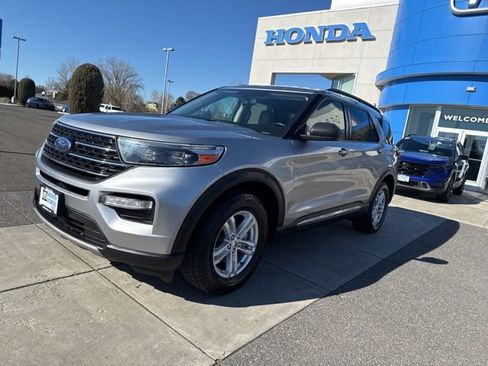 Used 2020 Ford Explorer XLT w/ Equipment Group 202A image 13