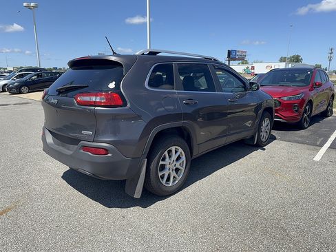 Used 2015 Jeep Cherokee Latitude w/ Comfort/Convenience Group AWD/4WD image 2