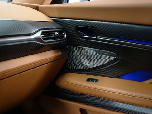 Used 2025 Aston Martin Vanquish image 21