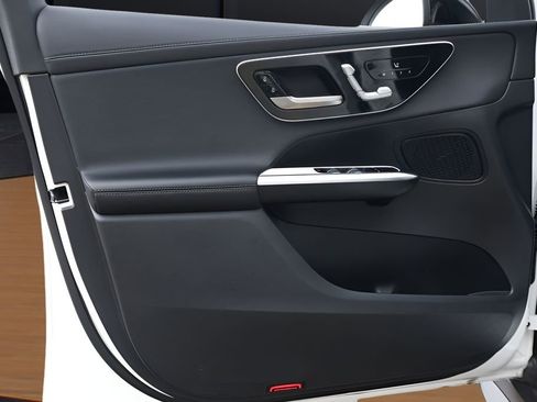 Used 2025 Mercedes-Benz GLC 43 AMG 4MATIC image 22