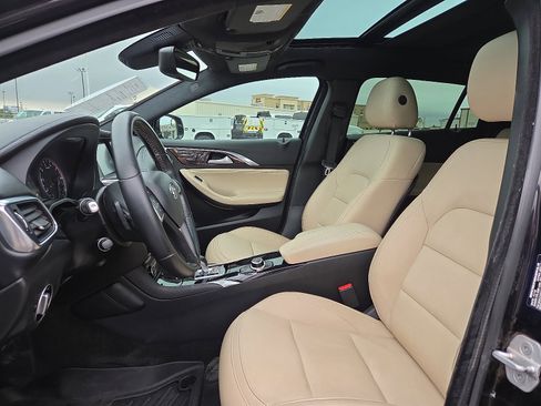 Used 2017 INFINITI QX30 Premium w/ Technology Package FWD image 12