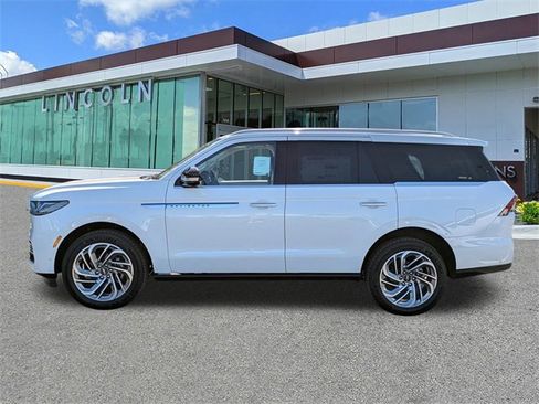New 2025 Lincoln Navigator Reserve image 7