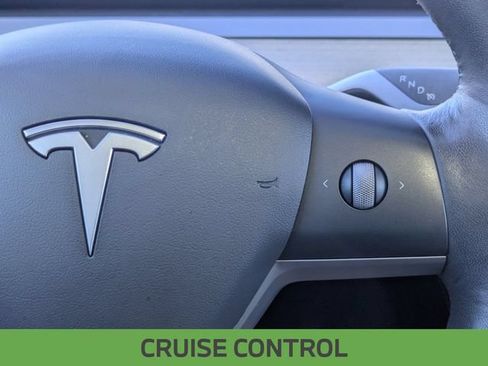 Used 2022 Tesla Model Y Long Range AWD/4WD image 18