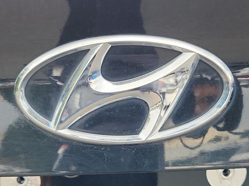 Used 2017 Hyundai Elantra Limited FWD image 22