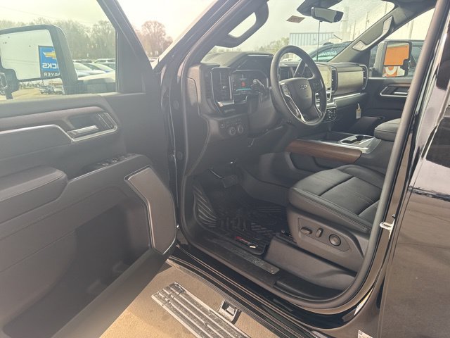 New 2026 Chevrolet Silverado 2500 High Country w/ Midnight Edition AWD/4WD image 13