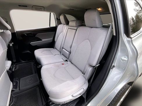 Used 2023 Toyota Highlander LE image 23