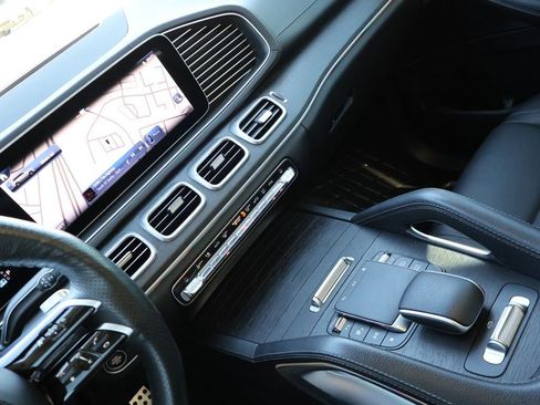 Used 2024 Mercedes-Benz GLS 450 4MATIC image 23
