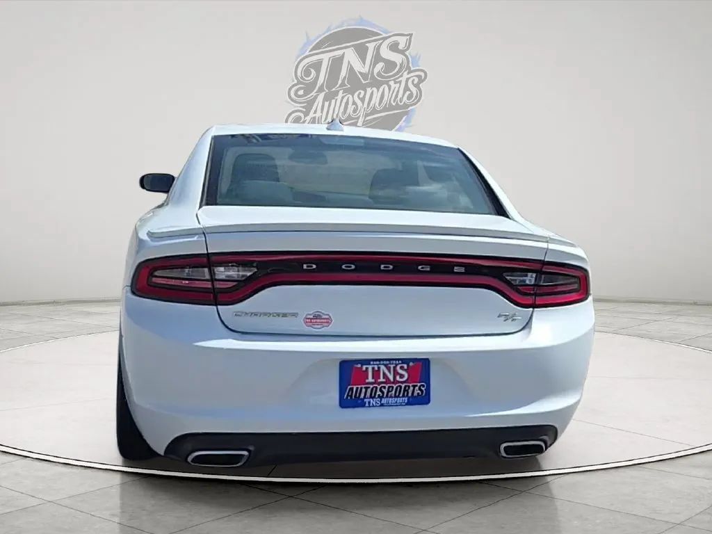 Used 2016 Dodge Charger R/T RWD image 4