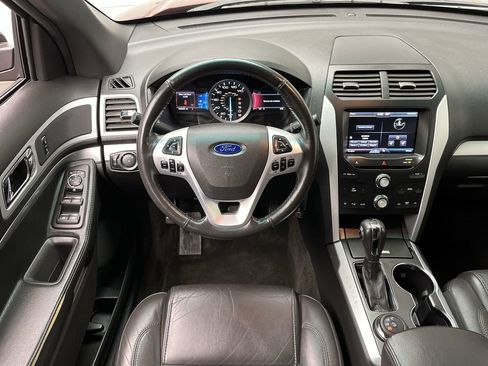 Used 2014 Ford Explorer XLT w/ Equipment Group 202A AWD/4WD image 14