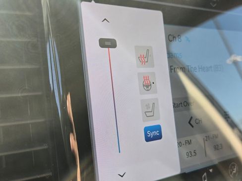 Used 2024 Chrysler Pacifica Limited image 30