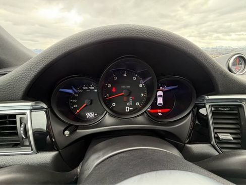 Used 2018 Porsche Macan AWD/4WD image 21