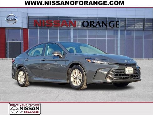 Used 2025 Toyota Camry LE image 1