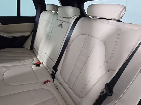 Used 2022 BMW X5 xDrive40i w/ M Sport Package image 18
