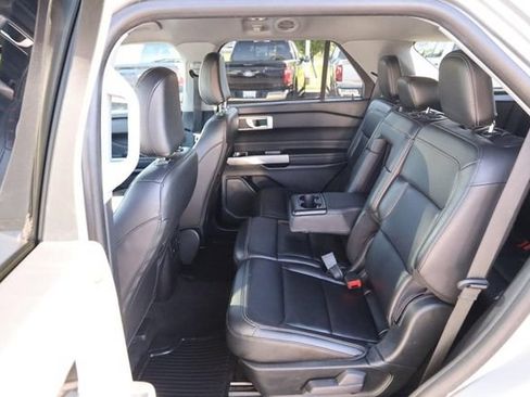 Used 2024 Ford Explorer XLT w/ Equipment Group 202A AWD/4WD image 10