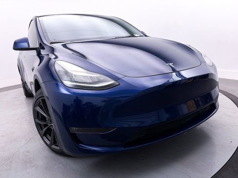 Used 2022 Tesla Model Y Long Range AWD/4WD image 3