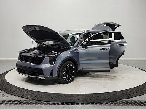 Used 2025 Kia Sorento EX FWD image 12