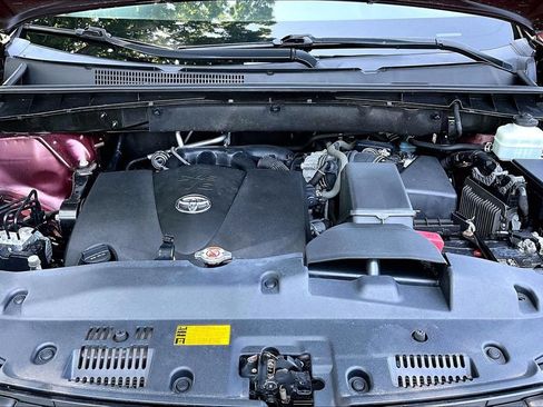 Used 2019 Toyota Highlander XLE AWD/4WD image 31