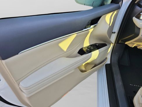 Used 2018 Toyota Camry XLE image 26