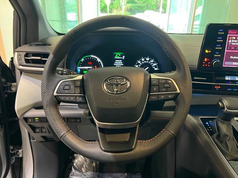Certified 2024 Toyota Sienna XSE image 22