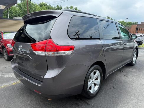 Used 2011 Toyota Sienna LE FWD image 3