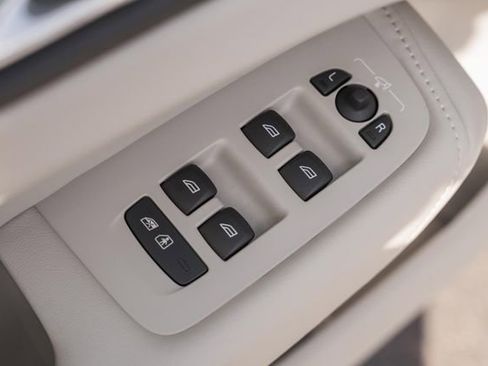 New 2026 Volvo XC60 T8 Ultra w/ Protection Package Premier image 39