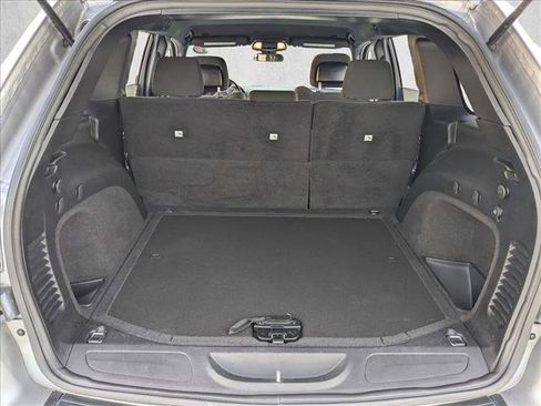 Used 2019 Jeep Grand Cherokee Laredo image 7