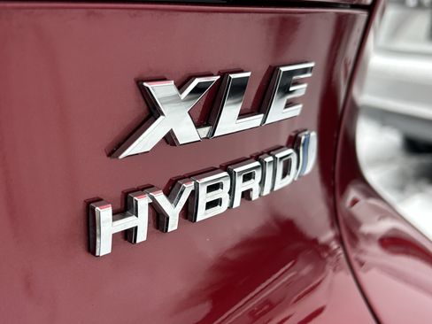 Used 2021 Toyota Venza XLE w/ Softex Package image 8