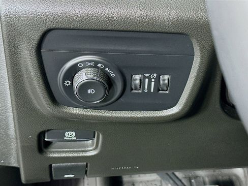 Used 2023 Jeep Grand Cherokee L Limited w/ Luxury Tech Group II AWD/4WD image 10
