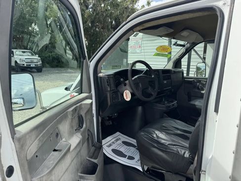 Used 2007 Chevrolet Express 3500 RWD image 12