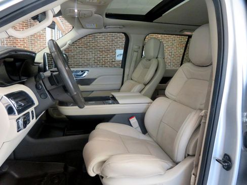 Used 2019 Lincoln Navigator Reserve w/ Cargo Package image 15