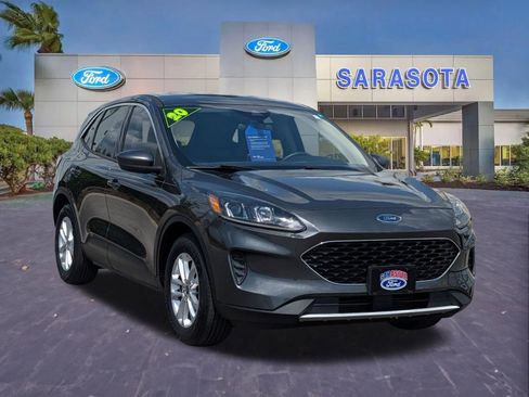 Used 2020 Ford Escape SE image 1