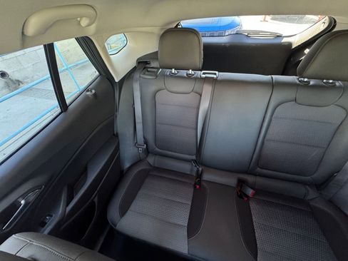 Used 2025 Chevrolet Trax LT FWD image 39