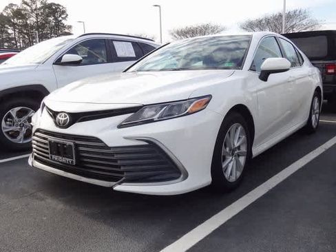 Used 2022 Toyota Camry LE image 1